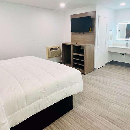 Rodeway Inn Mineola Екстериор снимка