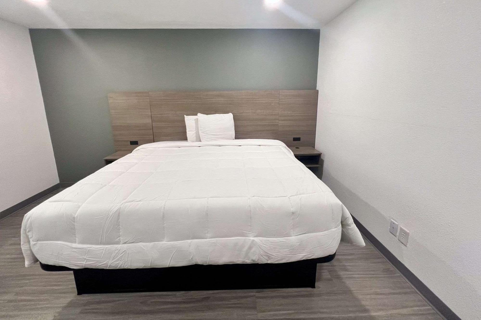 Rodeway Inn Mineola Екстериор снимка
