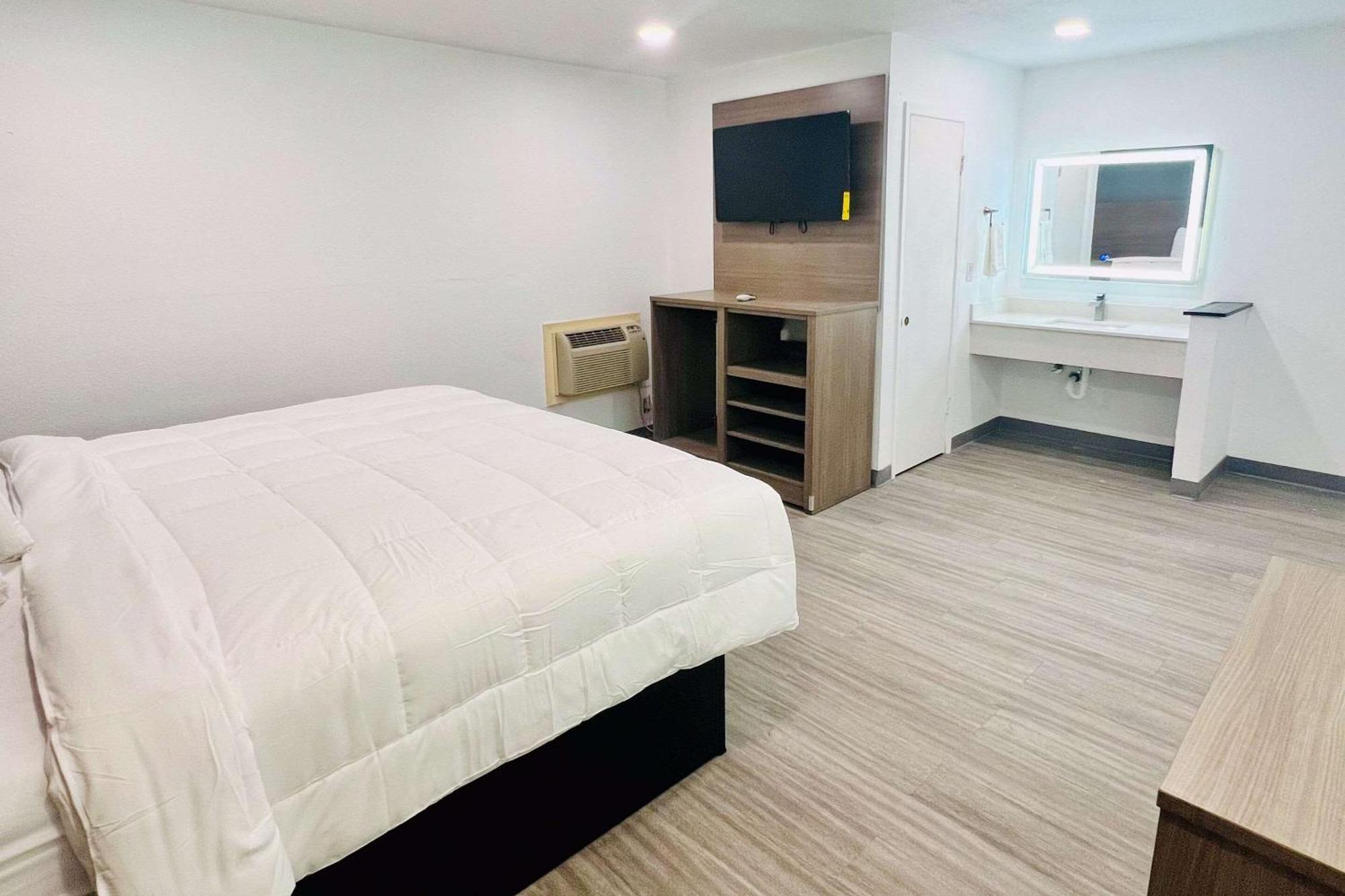 Rodeway Inn Mineola Екстериор снимка